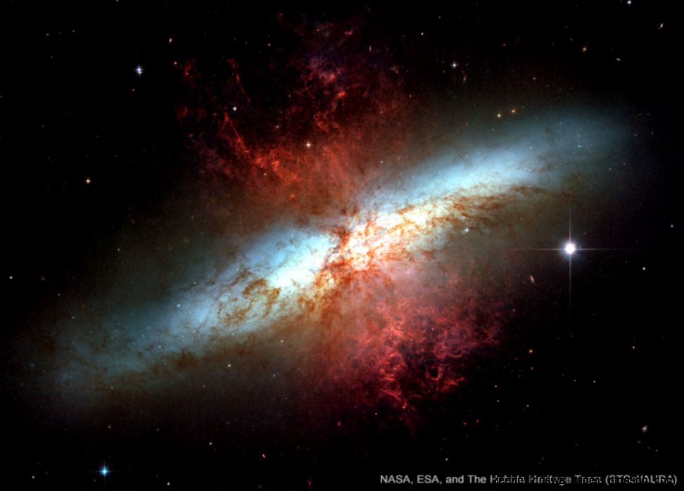 Galaxy M82 Free Space Wallpaper on Sea and Sky Galaxy M82 Free Space Wallpaper on Sea and Sky