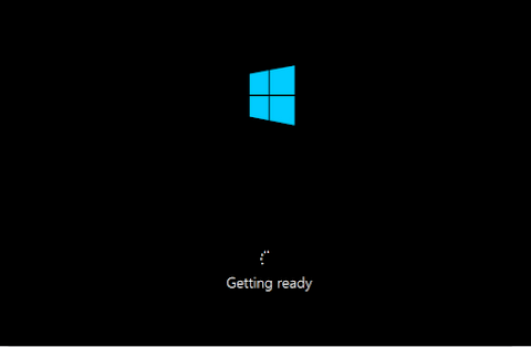 Windows 8 akan mempersiapkan lingkungan kerjanya secara otomatis, tunggu saja