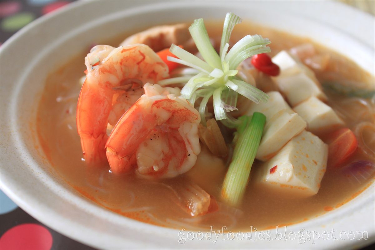 GoodyFoodies I cooked Spicy kimchi soup with prawns, tofu and glass