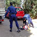 Χρέη οδοκαθαριστών έκαναν μετά από πολιτική ομιλία αστυνομικοί (ΦΩΤΟ)