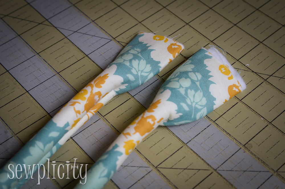 Sewplicity TUTORIAL Corded Fabric Handles