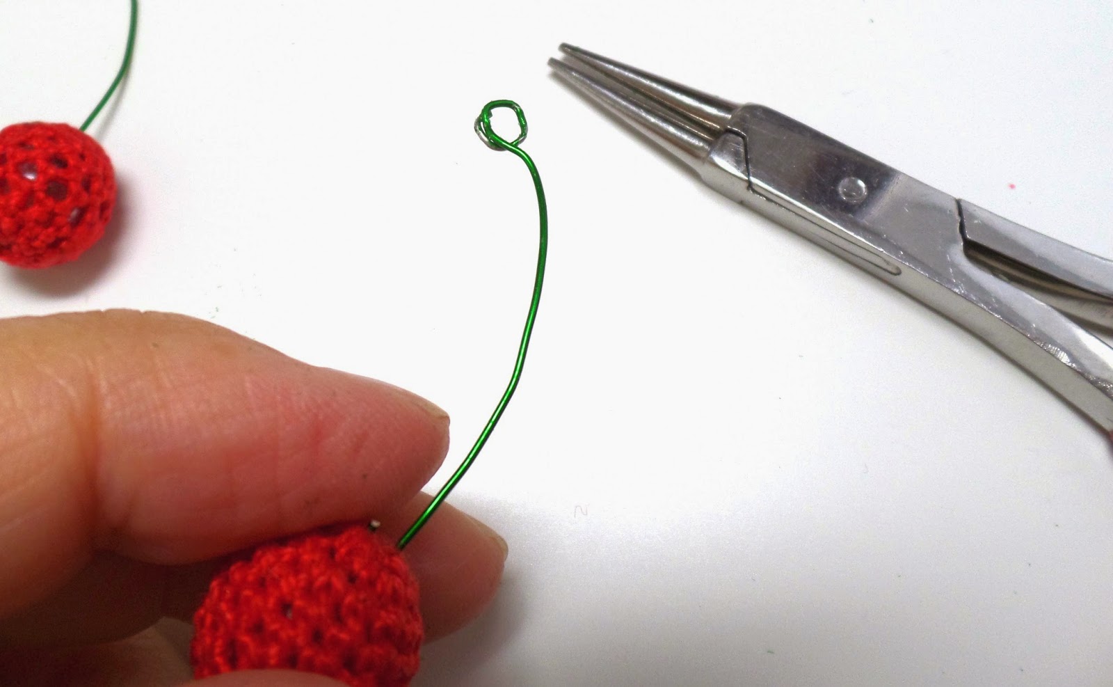 Addicted to Making Cherries, earrings & crochet...