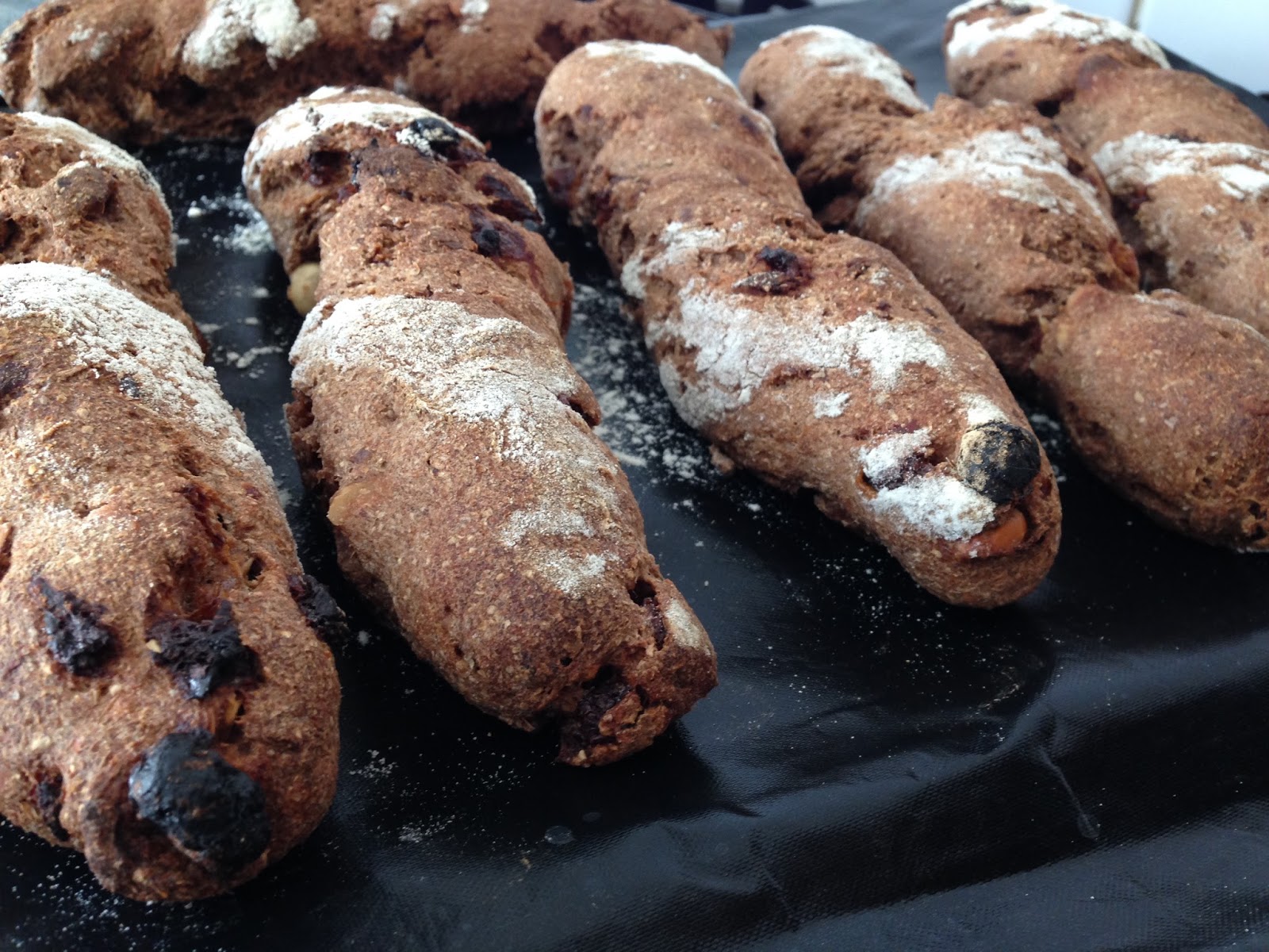 schwuppdiewuppkartoffelsupp Twisted Raisin and Hazelnut Breadsticks
