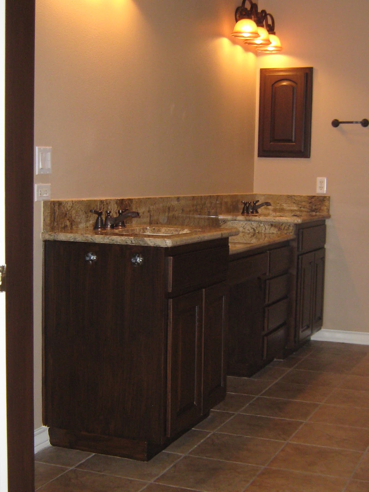 LYNDA BERGMAN DECORATIVE ARTISAN SPECIAL FINISH PAINTING WHITE