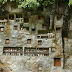 Londa:  Kompleks Makam Di Tebing Batu Toraja