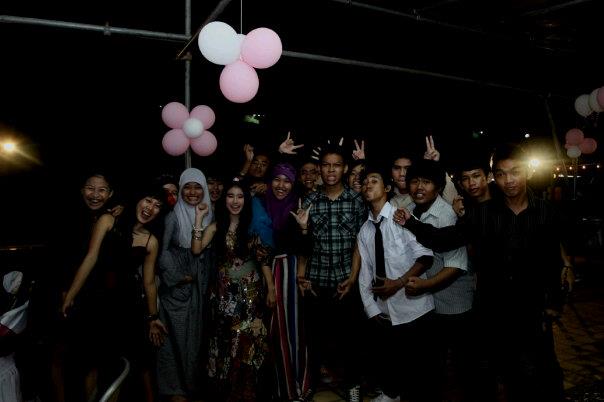 zwolf at fitria's party