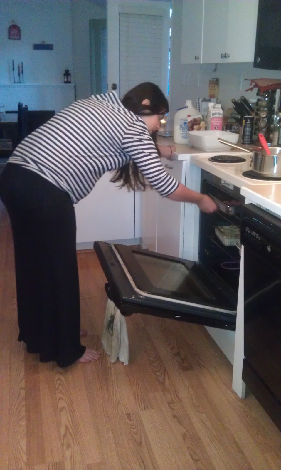 tales of a young mamma Pregnant and barefoot in the kitchen