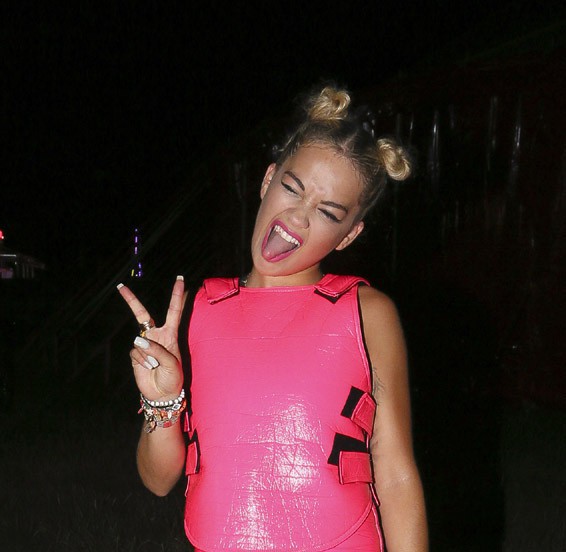 Rita Ora: pink onto the teeth! - news-4y