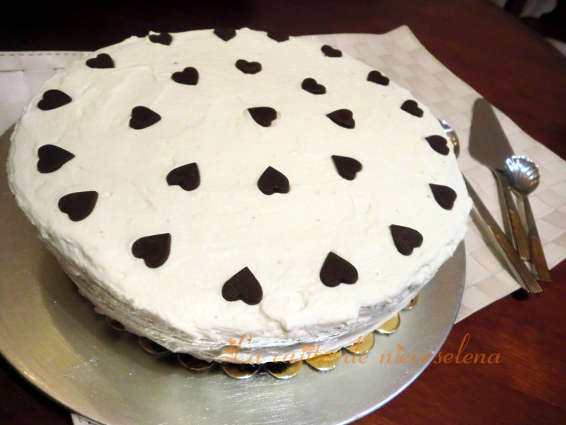 Tarta húmeda de chocolate y frosting de queso y nata