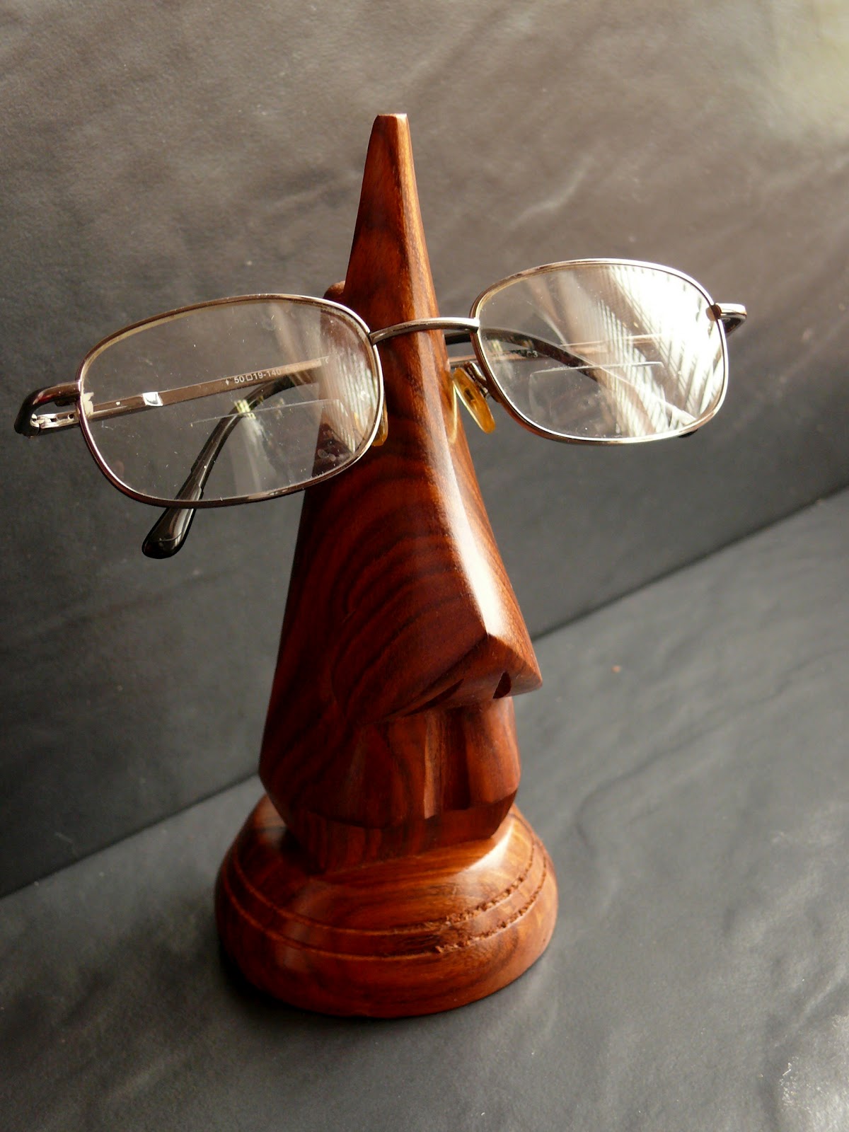 The Camphor Tree Wooden nose glasses holder