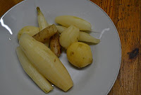Peeled dahlia tubers Peeled dahlia tubers