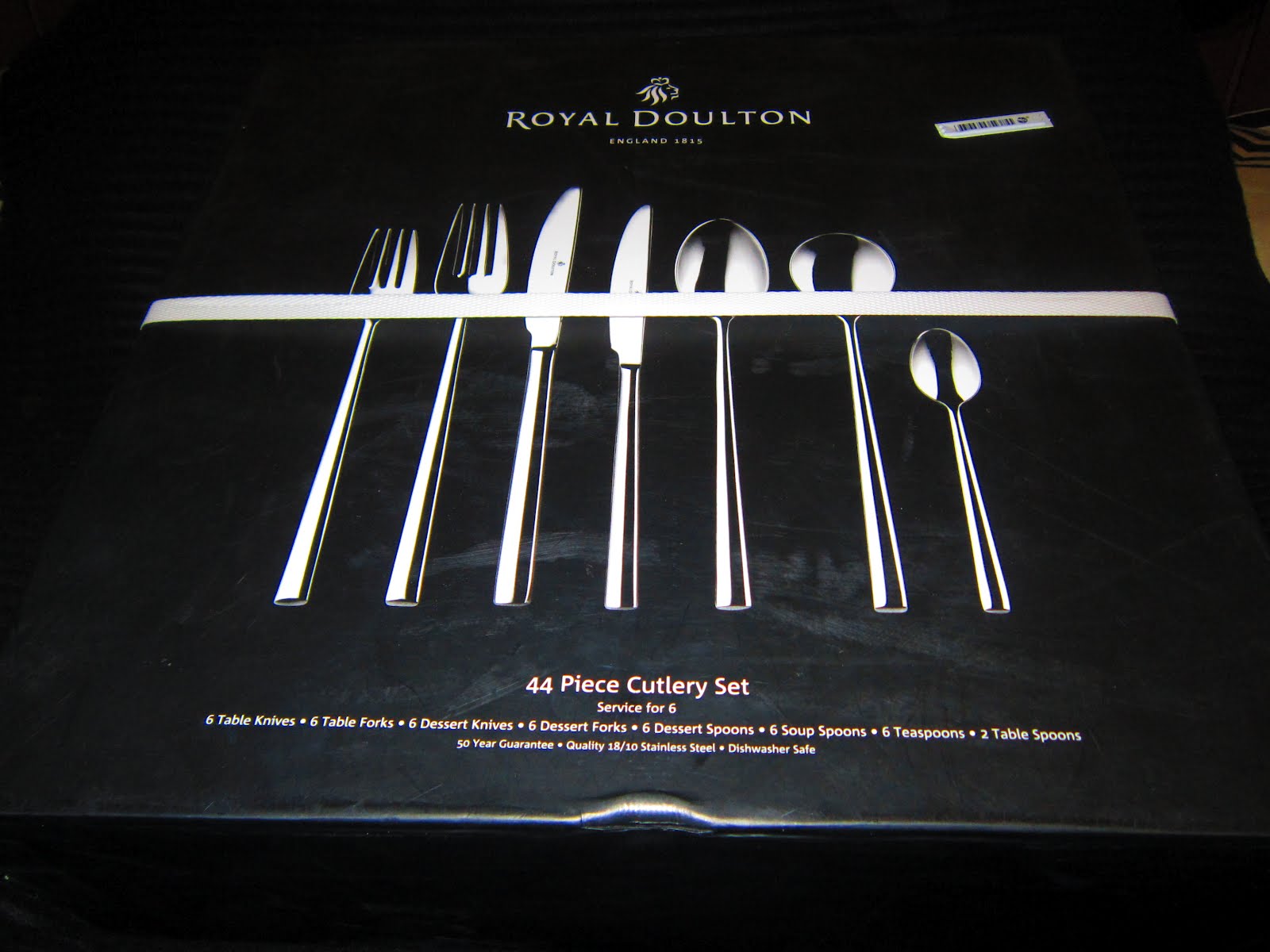 Nurih's Outlet New in 2012 Royal Doulton 44 Piece Cutlery Set