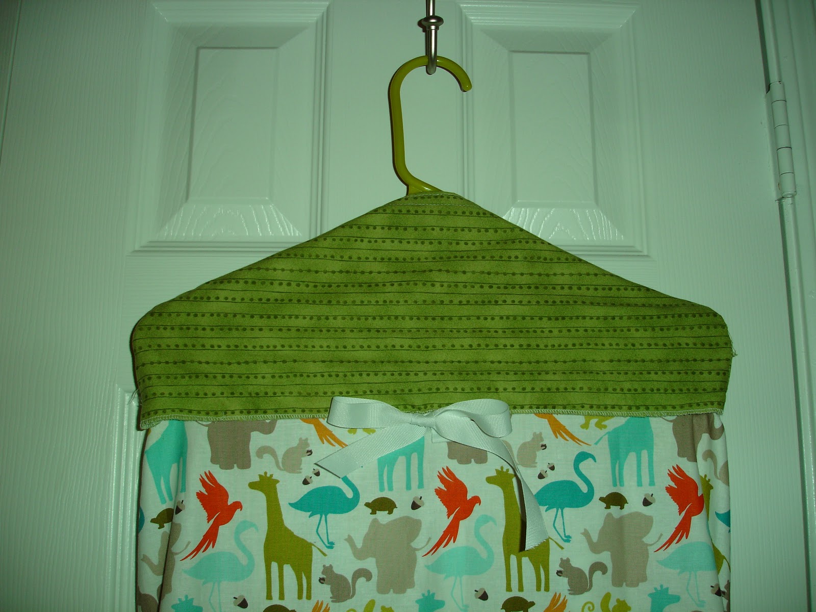 buggspot Hanging Laundry Bag Tutorial
