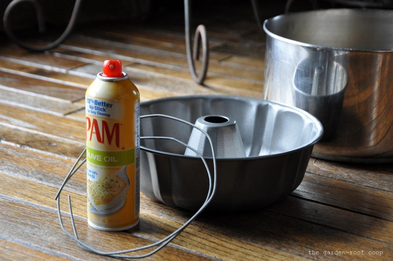 the gardenroof coop DIY Suet Wreath