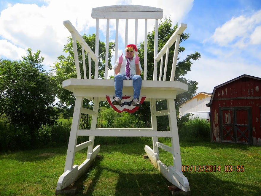 The blog cam guy looking Weird in the world's largest rocking chair.