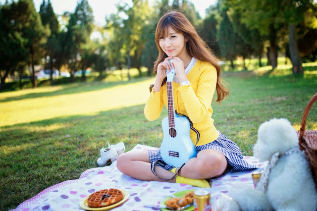 2 Lee Yoo Eun outdoor - very cute asian girl-girlcute4u.blogspot.com