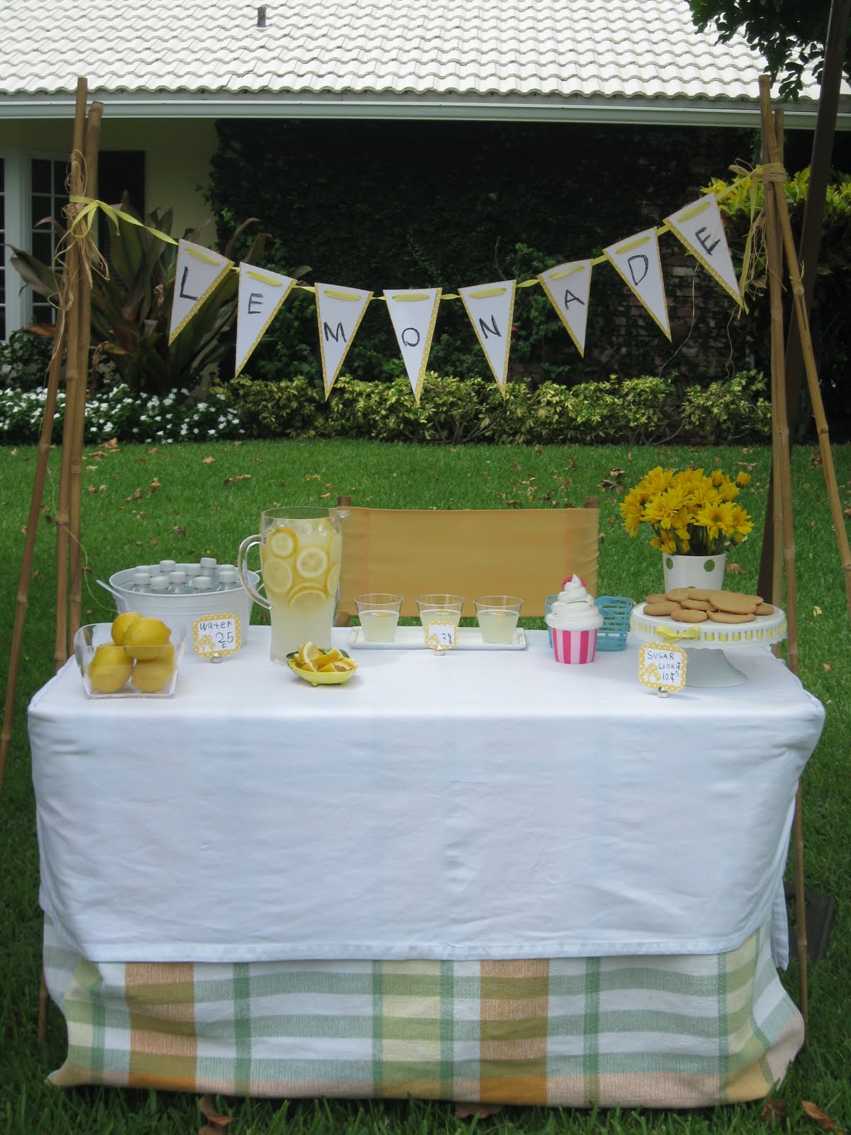 The Treat Table Lulu's Lemonade Stand