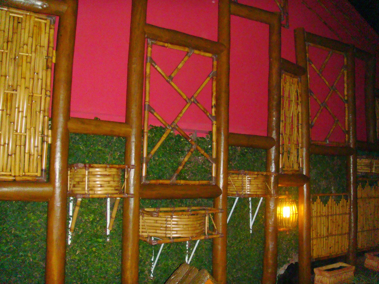 jardim vertical bambu:Arte em Bambu: Jardim Vertical em Bambu, visão noturna jardim vertical bambu:Arte em Bambu: Jardim Vertical em Bambu, visão noturna