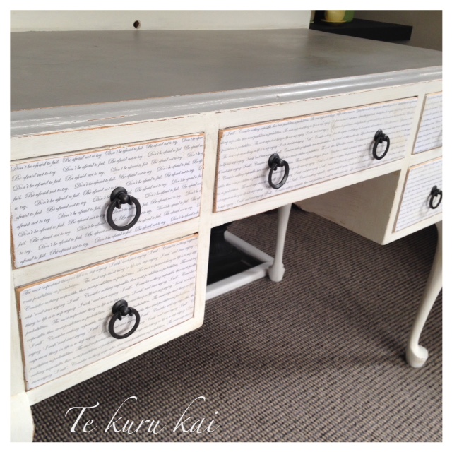 Live, Love & Learn: Old Desk Makeover