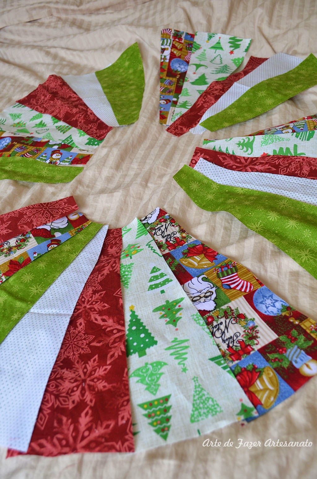Saia para árvore de natal em patchwork olha ela montadinha Saia para árvore de natal em patchwork olha ela montadinha