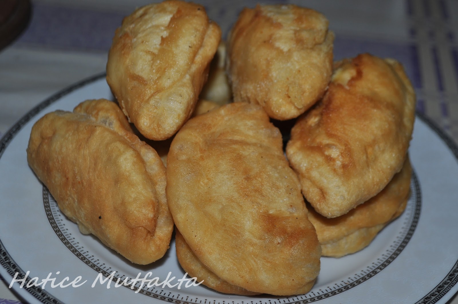Hatice Mutfakta Puf Böreği (Pişi)
