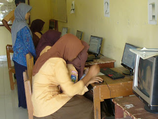 MAN Sengkol sudah dilengkapi dengan Laboratorium Komputer, yang dapat membimbing peserta didik menjadi "melek" teknologi