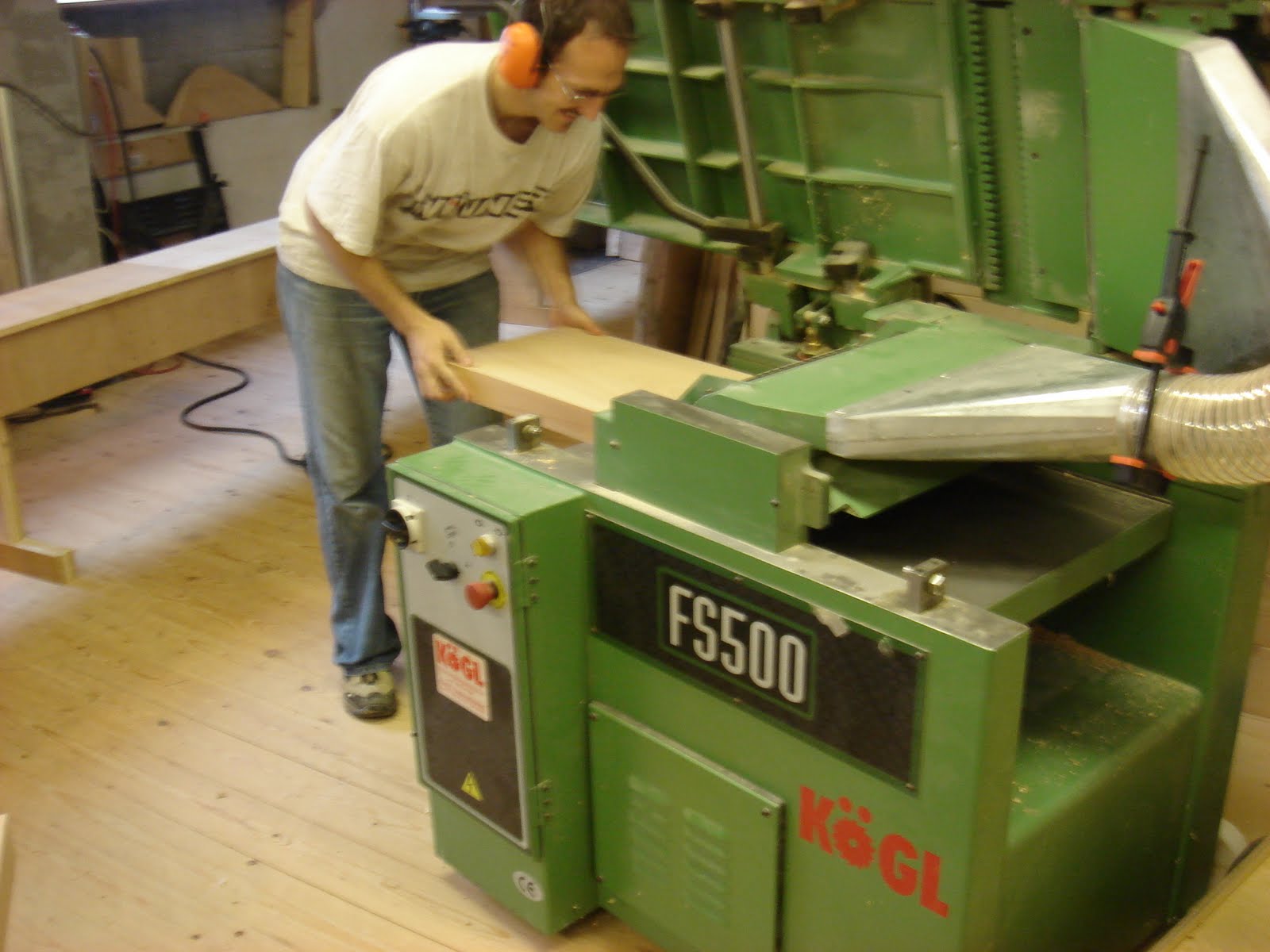 Martins Werkstatt: Waschtisch für Auflagewaschbecken