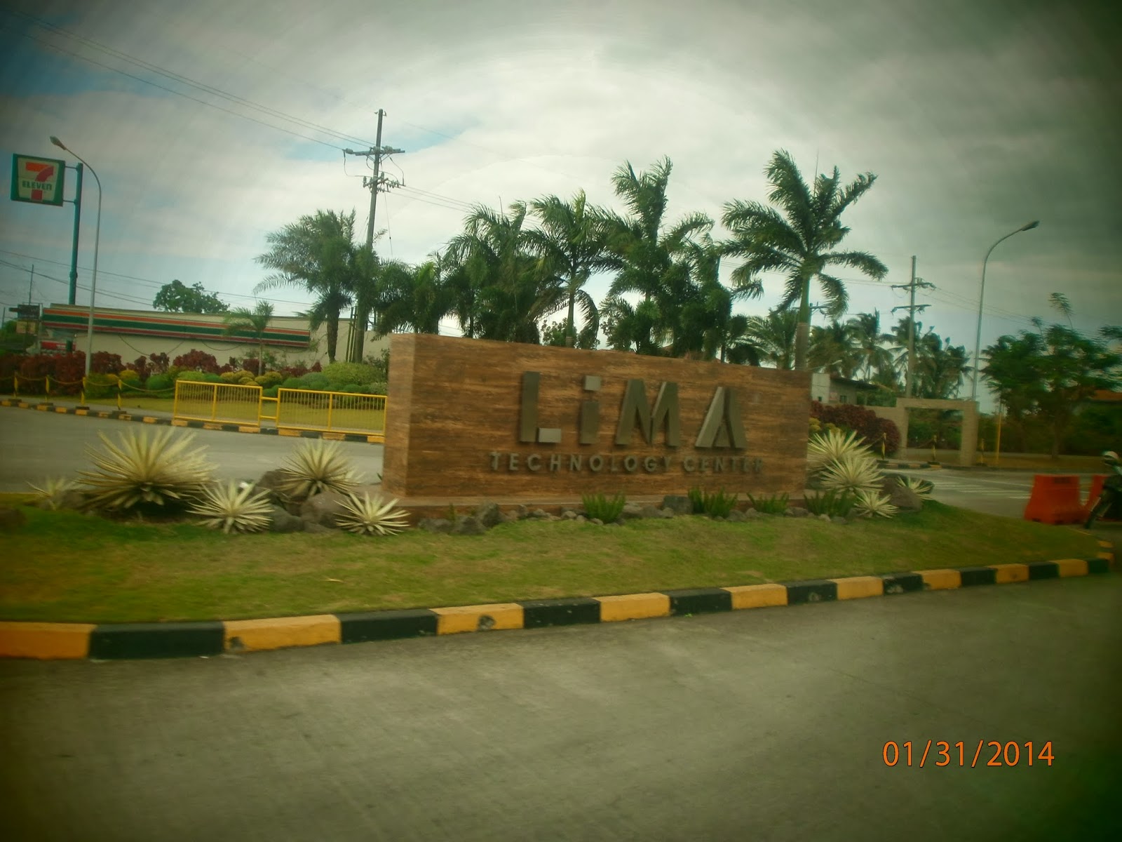 Working Mom Lima Park Hotel Malvar, Batangas Mahogany Market and