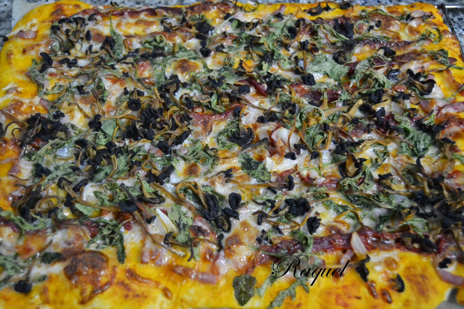 Pizza De Rucula Beicon Y Camagrocs