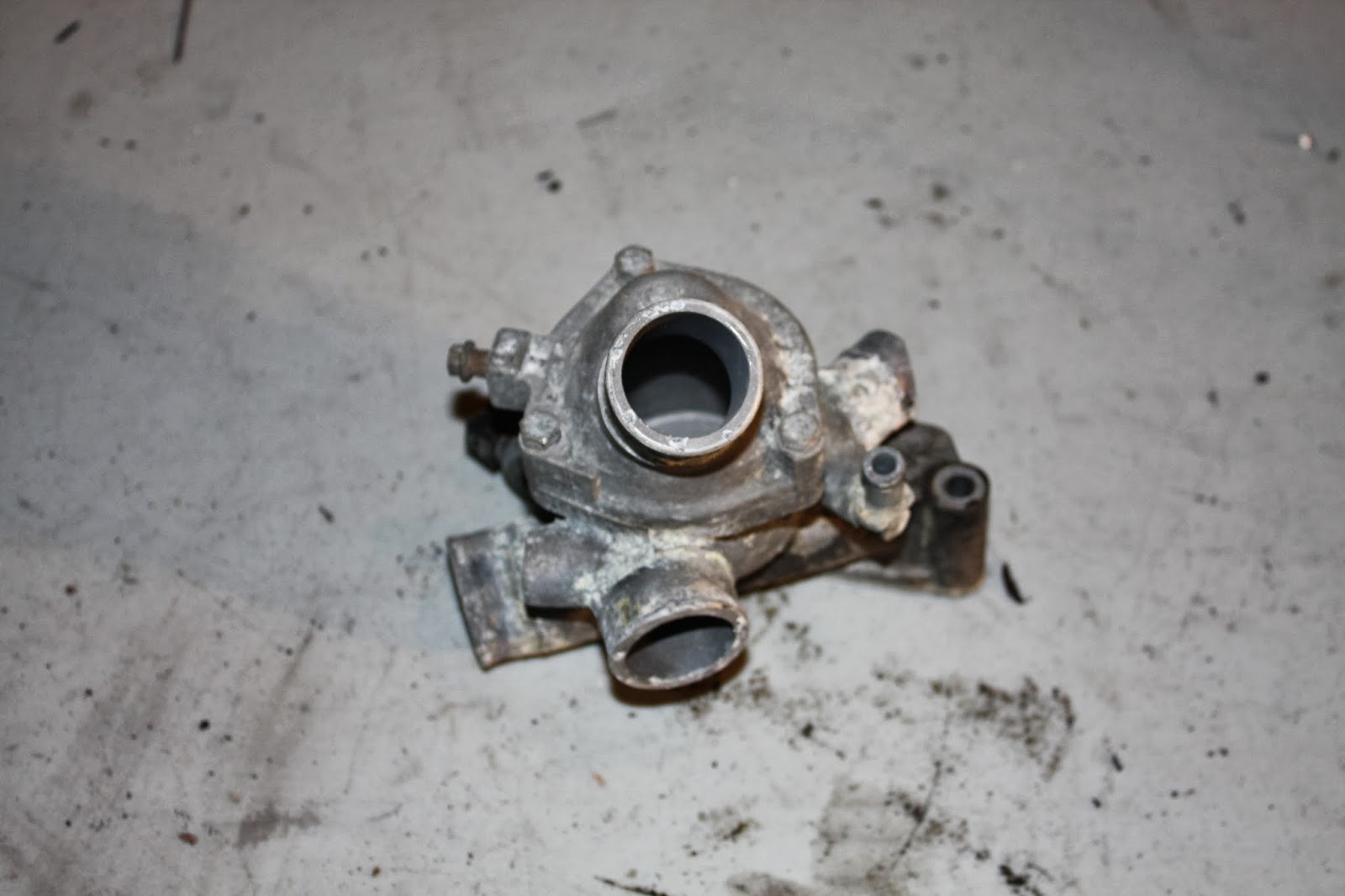 KrEvCon BMW Parts E30 325i Thermostat Housing Assembly