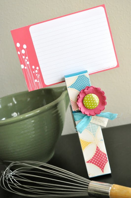 easy recipe card holder {see us on make and takes!} Little Birdie Secrets