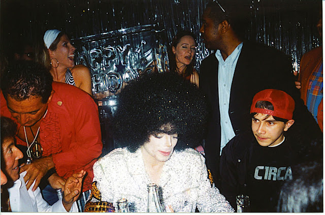 Michael Jackson na festa de aniversário para Al Malnik | 14 de Junho de 2003  Michael+Jackson+At+a+birthday+party+for+Al+Malnik+at+The+Forge+in+Miami+14+june+2004+%2811%29