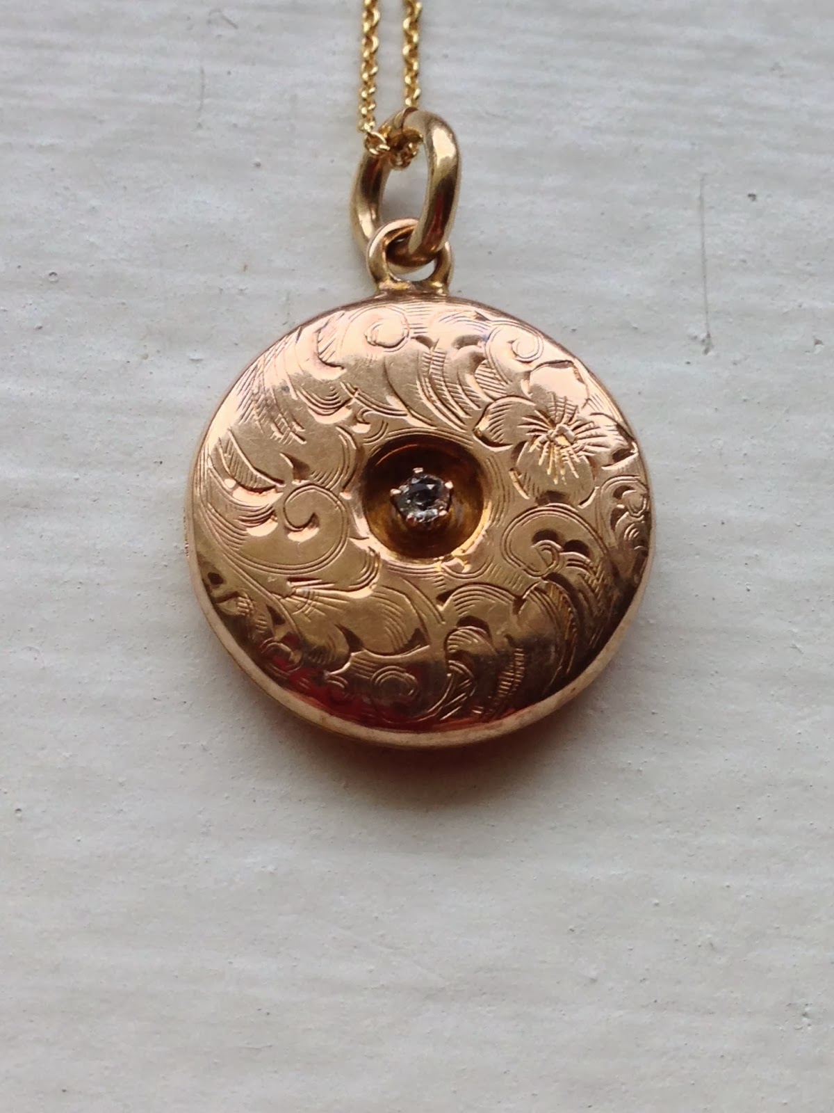 MemoryStation Petite Antique 10K Solid Gold Diamond Locket, Victorian