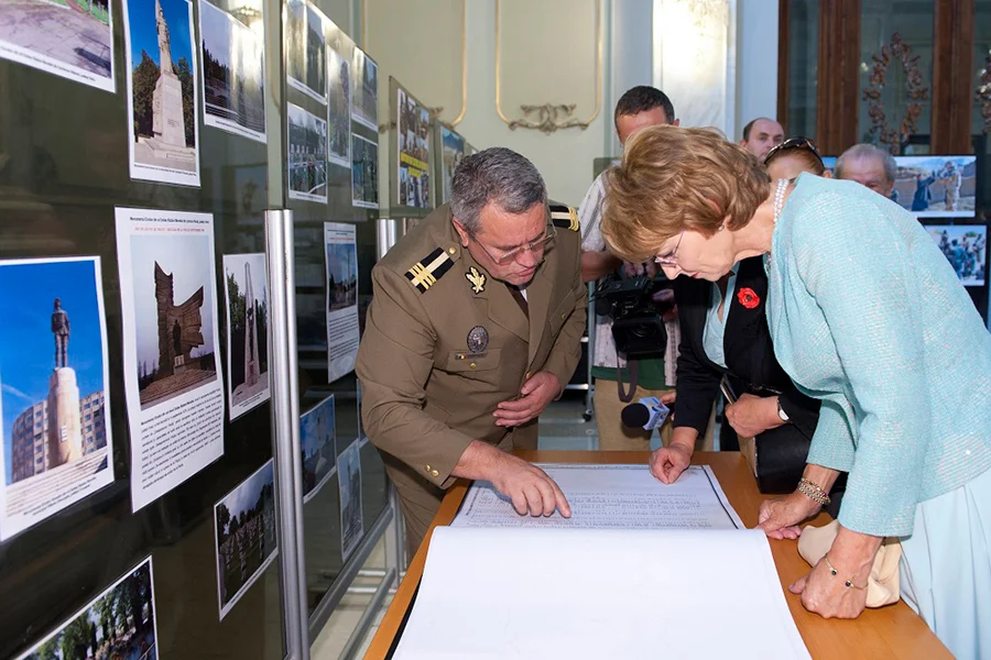 took part in the foyer of the Senate plenary, the exhibition is dedicated to the celebration of the 70th anniversary of the liberation struggles of the national territory