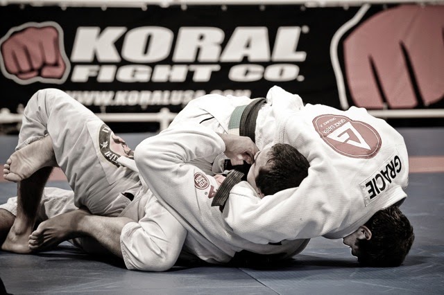 Roger-Gracie-Estrangulamento-montada