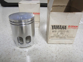 Yamaha RD125 - 466-11635-01 pistons