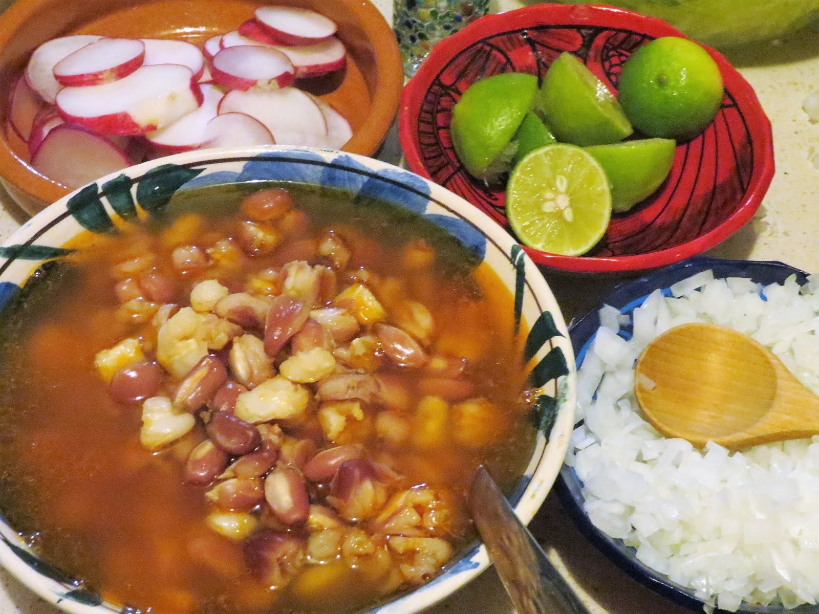 Laurel y su cocina Pozole rojo a los tres chiles