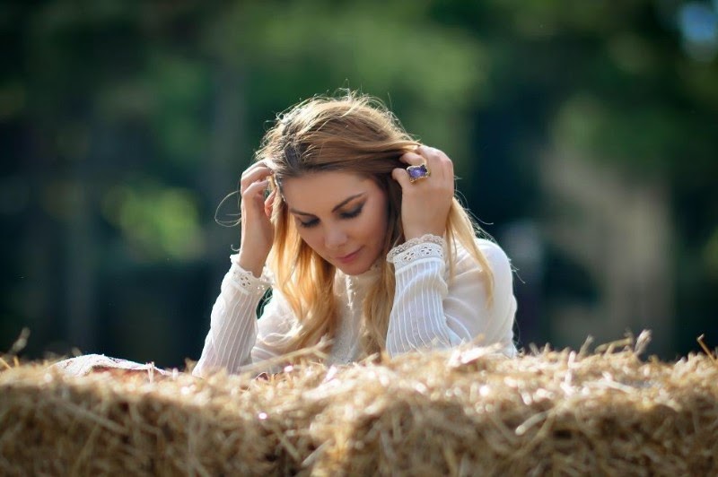 simona-mar-blog-street-style-summer-2014-Asos-Victoriana-shirt-dress-cream-Huge-Amethyst-ring-hay-bales-1.jpg