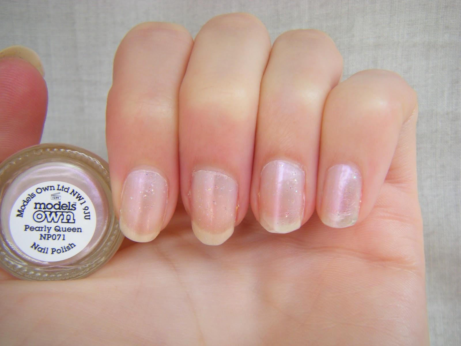 Linziino: Day 7, Feminine nails