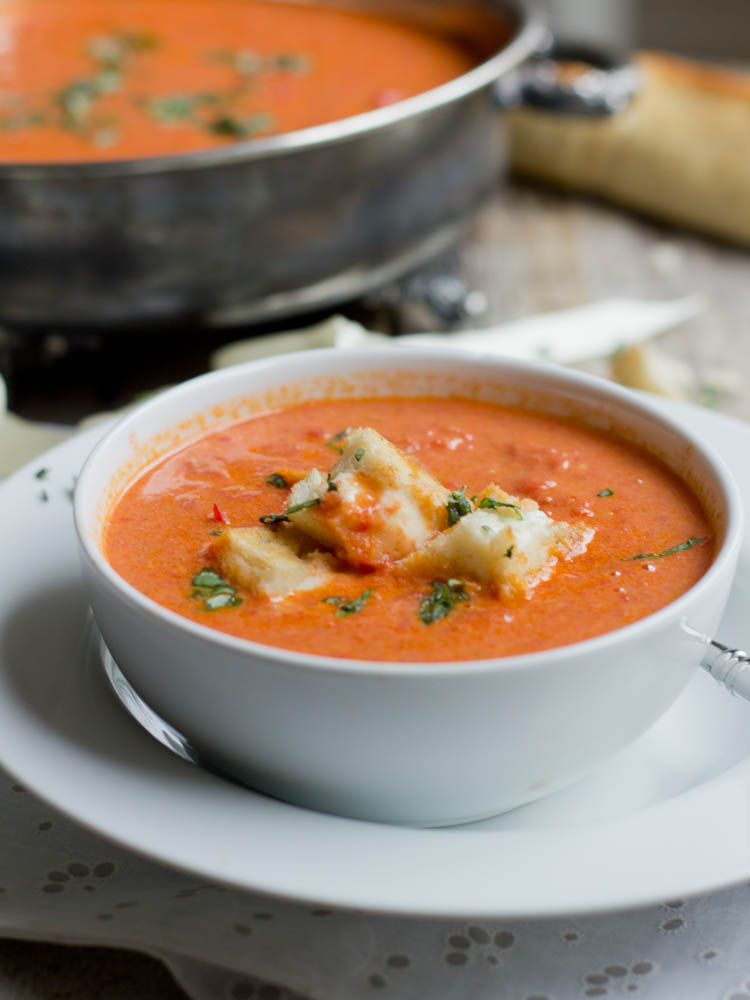 Roasted Tomato Basil Soup w/Mini Grilled Cheese Croutons