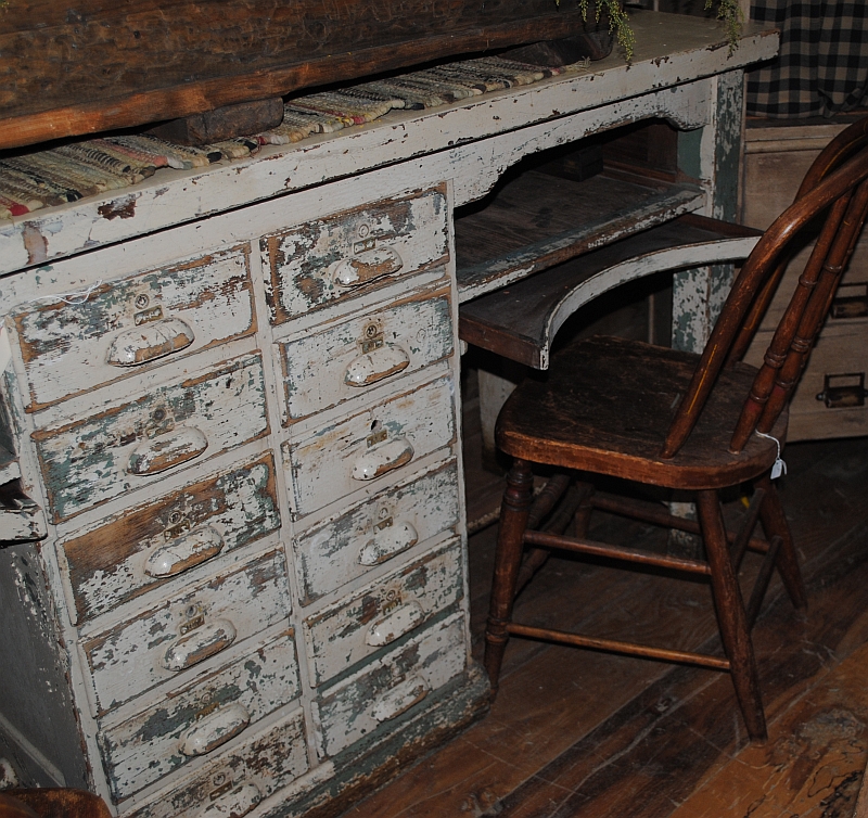 juNxtaposition antiques in the woods