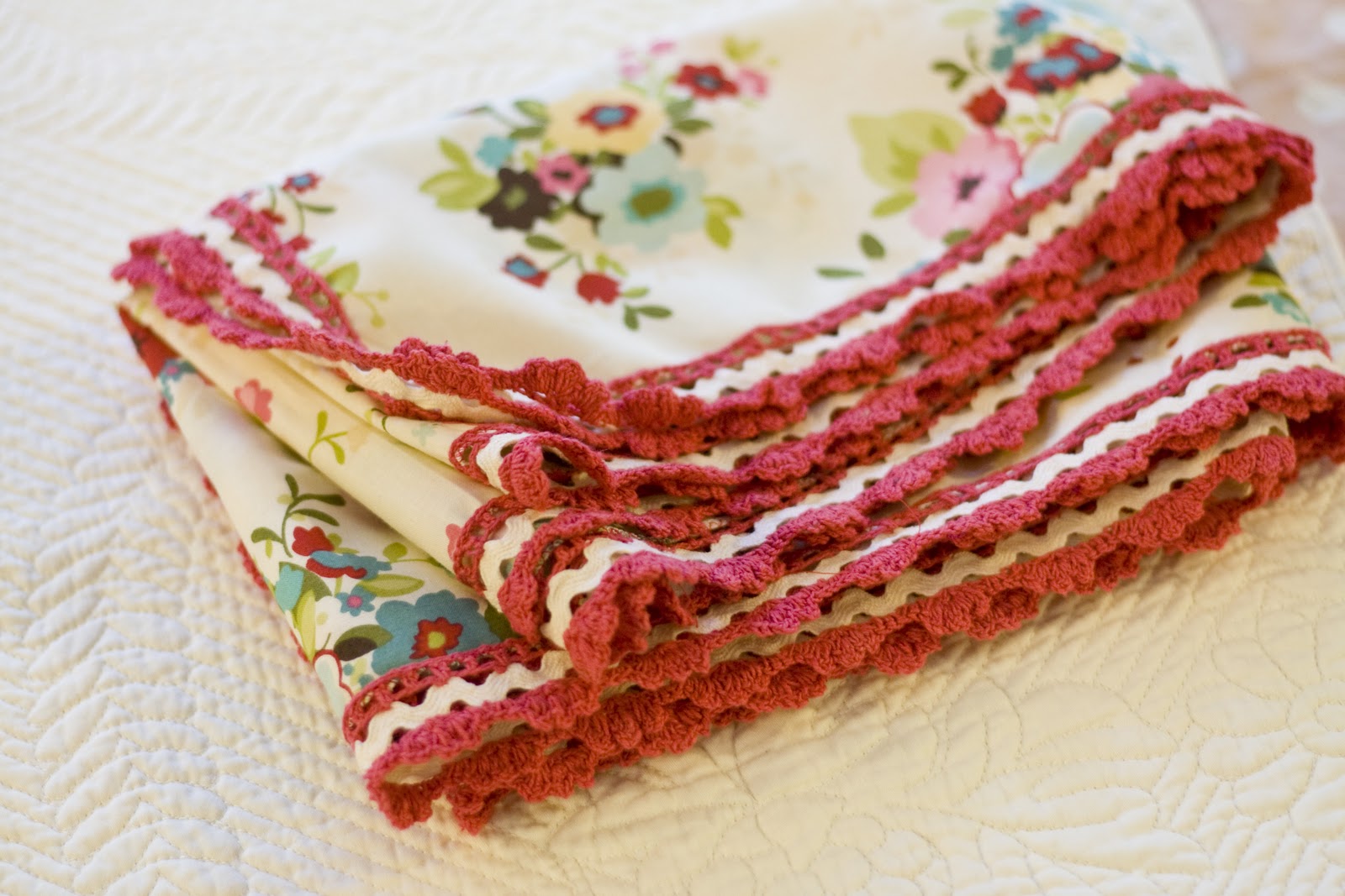 rhubarb marmalade vintage inspired table runner tutorial