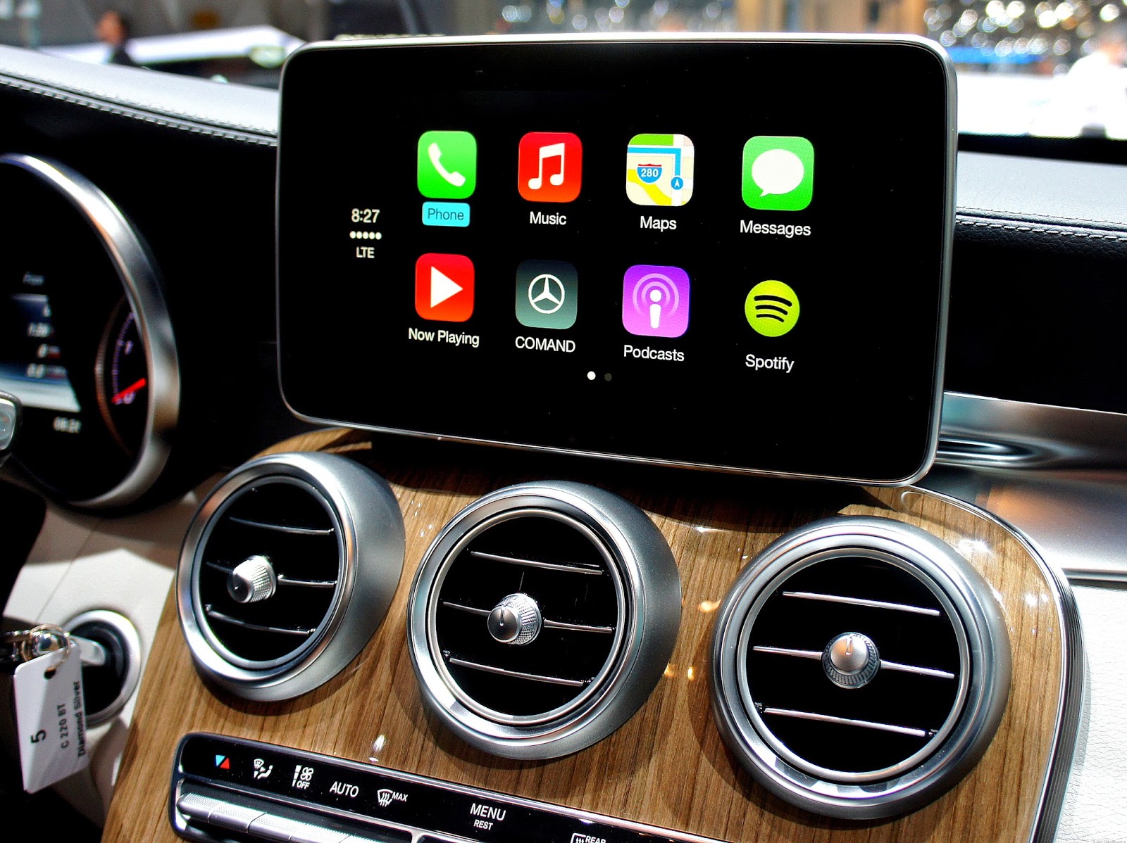 This Upcoming Hack Will Allow You To Use iPad or iPhone as a CarPlay system