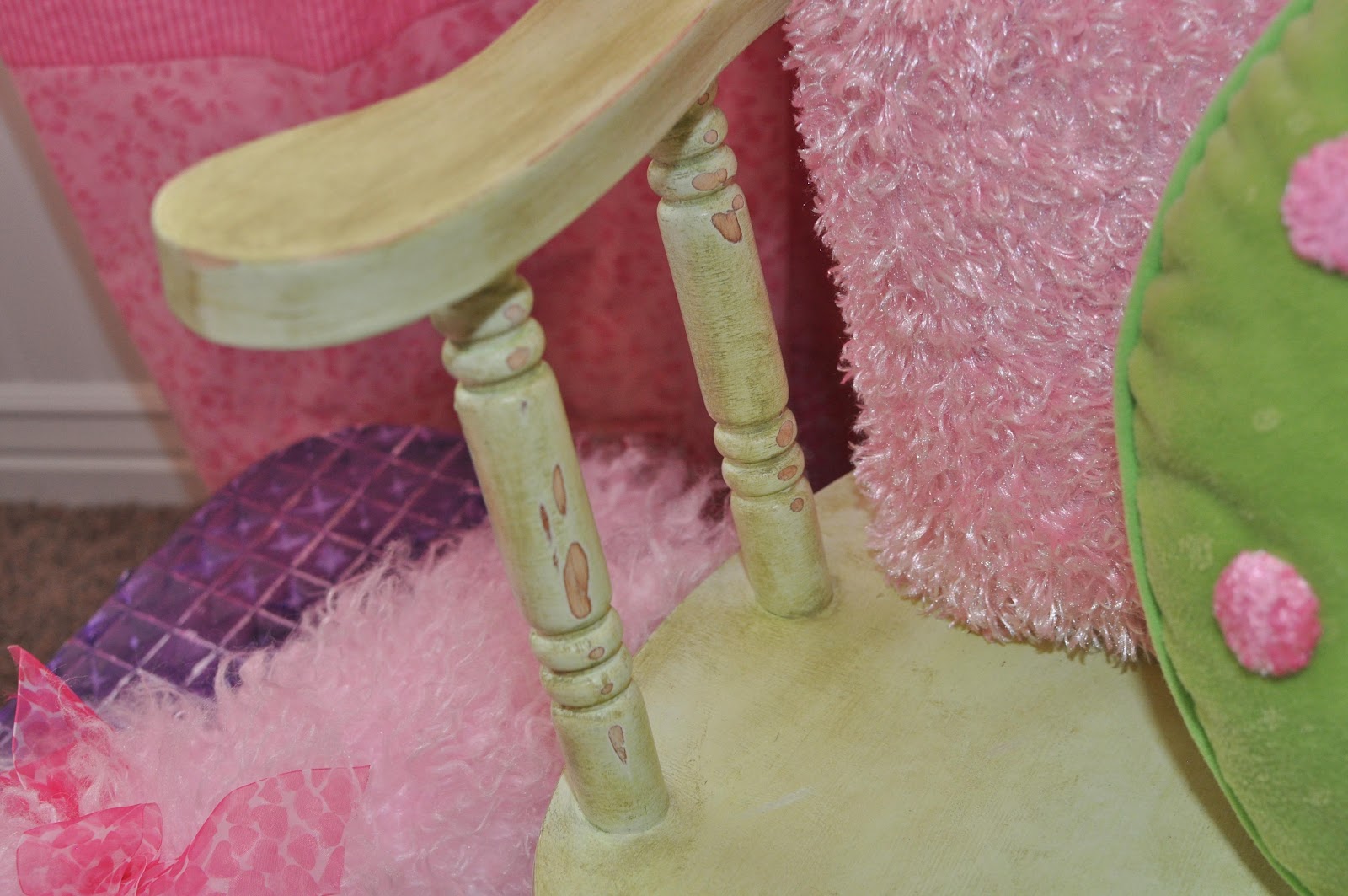 {Cleverly Crafty} {L}ight GrEEn RoCKiNg ChAIr