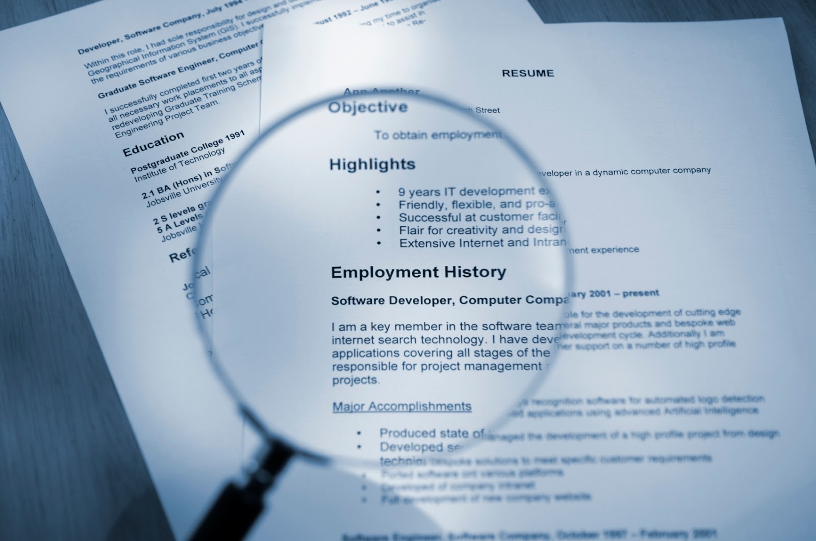 how to read a resumes
