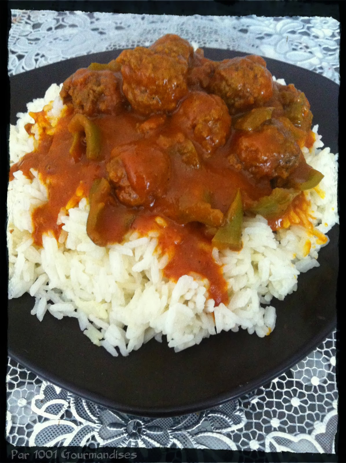 1001 Gourmandises Riz et ses boulettes en sauce tomate au curry