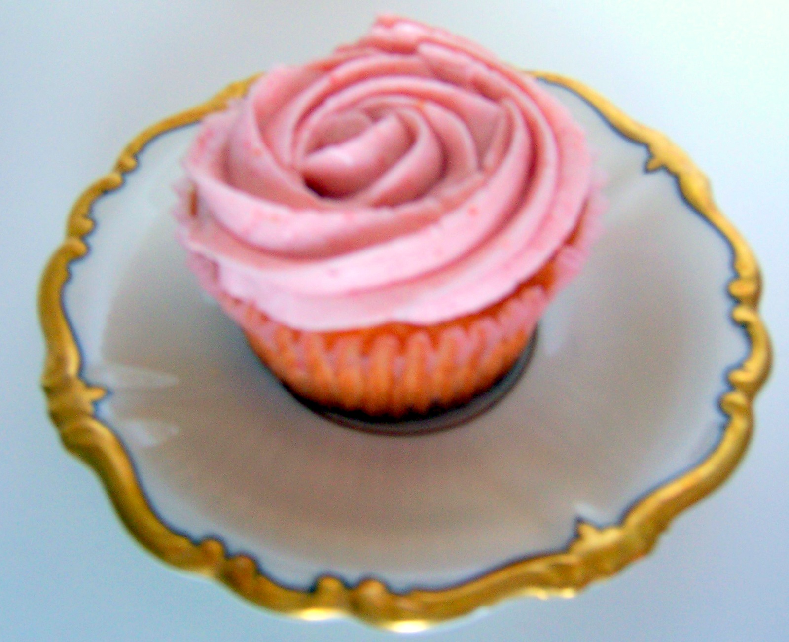 Sprinkles' Strawberry Cupcake Chics and Salsa