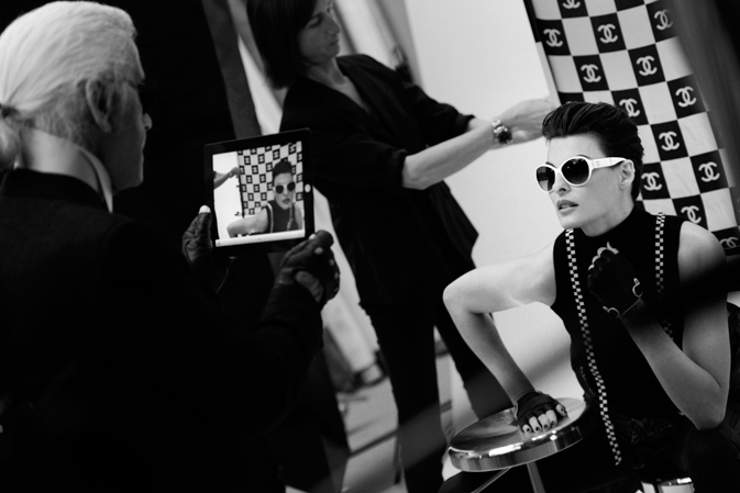 Fashion news: Karl Lagerfeld Shot Supermodel Linda Evangelista for