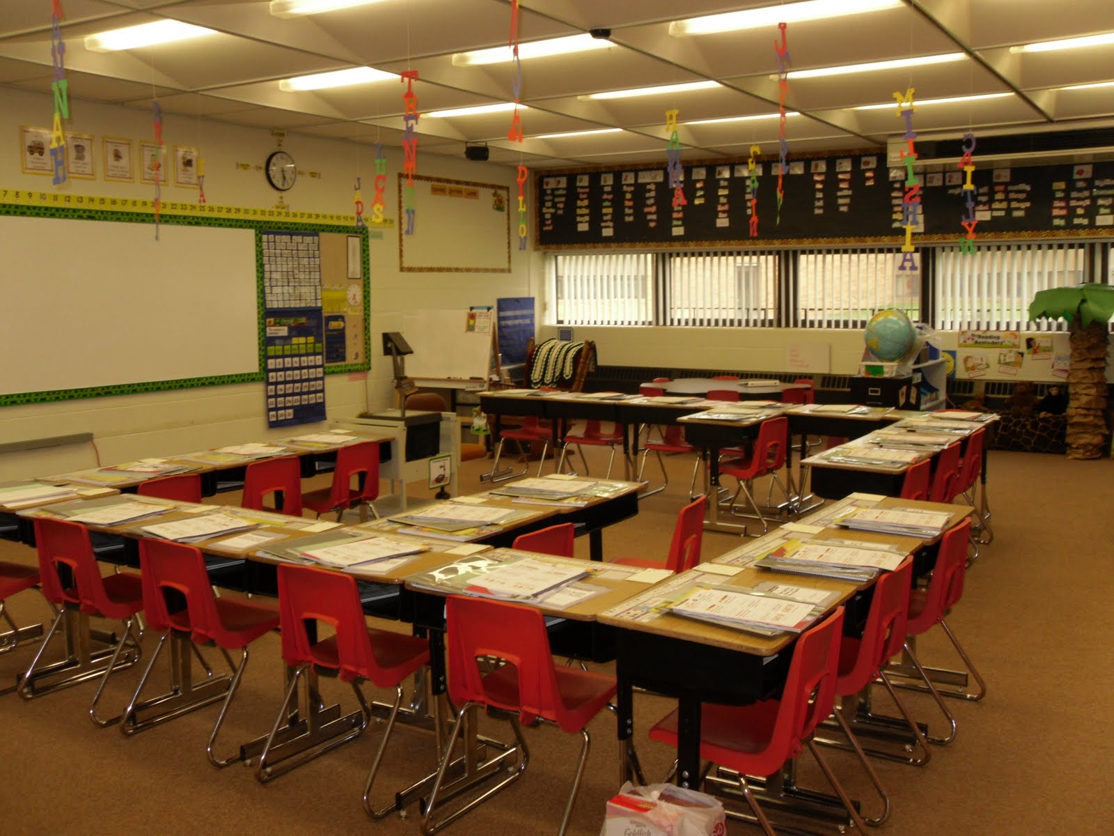Classroom setup??? Desk arrangements, Classroom seating arrangements