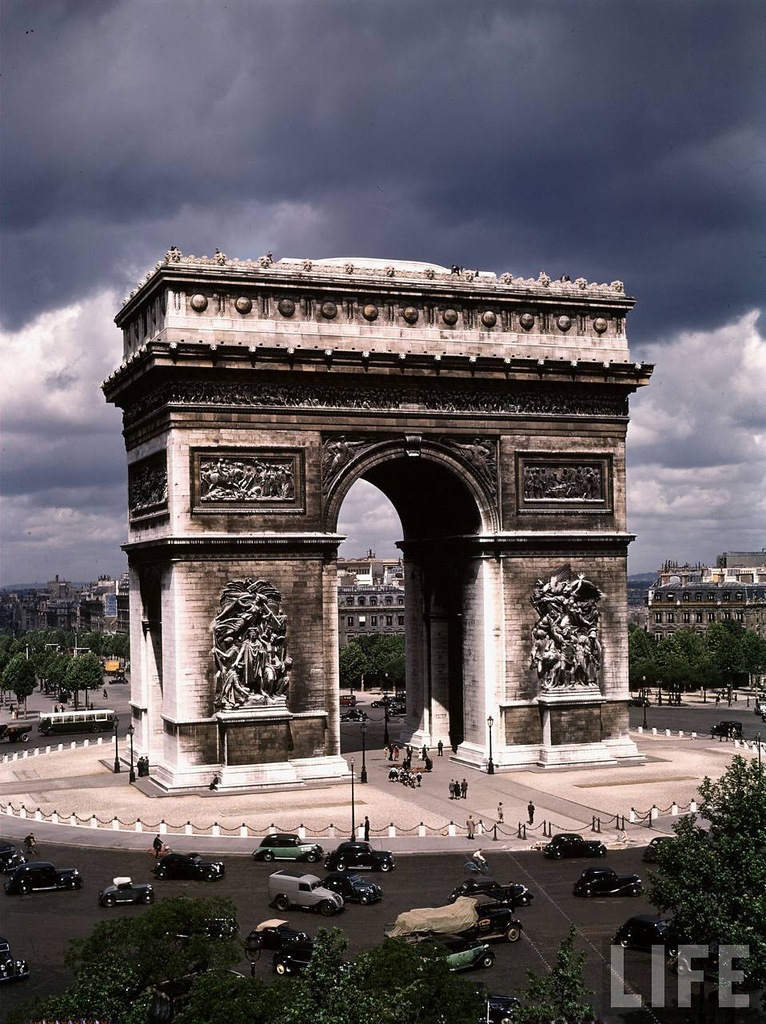 Fascinating Historical Picture of Arc de Triomphe Paris in 1939 